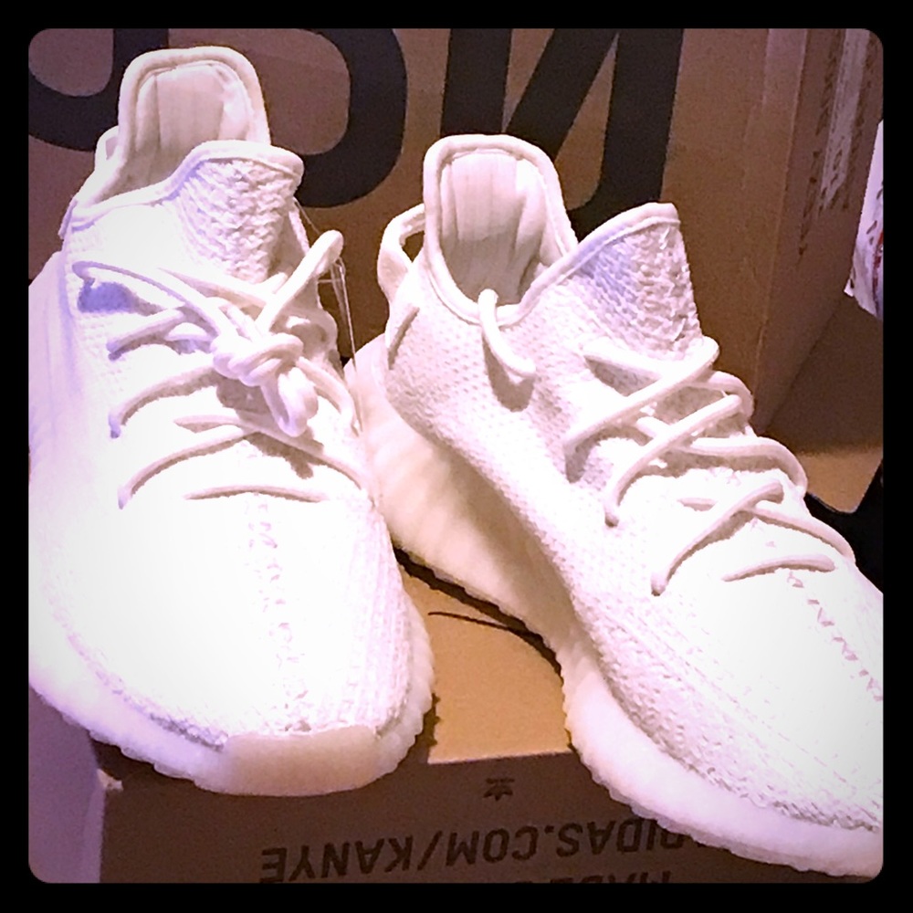 YEEZY BOOST 350 V2
